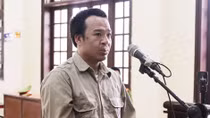 Ghen vô cớ, tẩm xăng đốt vợ