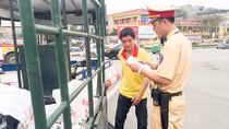 Xe ba bánh giả danh thương binh tác oai tác quái trên đường phố Thủ đô