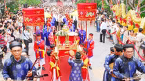 Con đã trở về đất Tổ