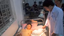 Nối thành công cánh tay bị chém lìa người 30 phút