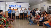 Tặng 80 suất quà Trung thu cho bệnh nhân nhí ở Bệnh viện K
