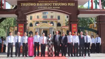 Phó Chủ tịch nước Nguyễn Thị Doan dự Lễ gắn biển Trường ĐH Thương mại cơ sở Hà Nam