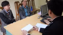 Dùng người nước ngoài vận chuyển tân dược lậu vào Việt Nam