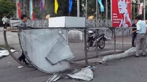 Gió lốc làm một phụ nữ bị thương