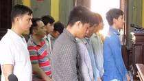 Giành 1 chỗ bán hàng, 10 kẻ vào tù