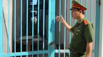 Ẩn họa khôn lường từ việc lấn chiếm lối thoát hiểm trong khu dân cư