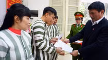 305 phạm nhân được giảm án, tha tù dịp Tết Nguyên đán Ất Mùi năm 2015