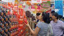 Siêu thị giảm mạnh giá hàng Tết cho 4.500 sản phẩm