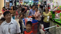 Người dân Hà Nội trong những ngày nghỉ lễ: Vui chơi kèm... tránh nắng