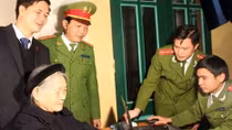 Đến tận nhà cấp CMND cho người có hoàn cảnh khó khăn