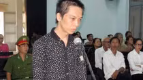 Hạ thủ bạn nhậu vì bị chê chưa đủ tuổi