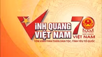 Cùng hát quốc ca trong chương trình Vinh quang Việt Nam