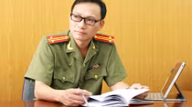 Người lính hình sự viết tiểu thuyết trinh thám