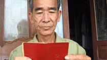 Một cán bộ Công an hưu trí bỗng dưng mất Đảng tịch