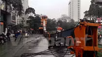 Từ vụ đổ xe cẩu giữa phố, nghĩ về trách nhiệm của cơ quan chức năng