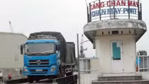 Để xe quá tải ra vào cảng Chân Mây, giám đốc bị tạm đình chỉ công tác