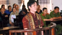 Án tù thích đáng cho ‘siêu lừa’ chạy án