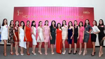 Thí sinh Hoa hậu Hoàn Vũ Việt Nam 2015 giao lưu với Hoa hậu Thu Hoài