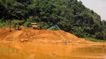 Hiểm họa từ 'quả bom bùn' chờ nổ