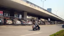 Hà Nội không đồng ý lập bãi xe tạm dưới gầm cầu vượt, đường trên cao