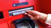 Không để ATM hết tiền dịp 30-4 và 1-5