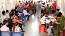 Tấp nập xin cấp lại CMND những ngày đầu năm