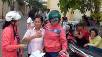 Chạy xe máy ngược chiều làn xe ô tô, 2 thiếu nữ chết thảm
