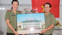 Trường Đại học ANND tặng nhà nhân ái cho nữ Công an