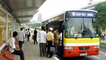Lái xe và phụ xe buýt có thờ ơ, để mặc cô gái bị lôi kéo, chiếm đoạt tài sản?
