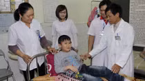 12 năm lặng thầm cứu giúp trẻ em tàn tật