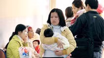 Trẻ nhập viện tăng vì thời tiết