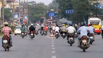 Đi sai làn đường, 2 người nguy kịch