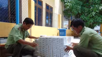 Phát hiện xe khách vận chuyển số lượng hàng lậu cực "khủng"