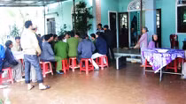 Vỡ nợ, nữ tiểu thương thắt cổ tự vẫn?