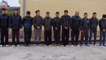 Bắt quả tang 11 con bạc đang sát phạt nhau