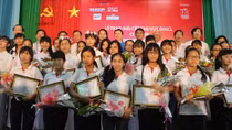 Trao giải cuộc thi “Prudential – Văn hay chữ tốt" khu vực ĐBSCL