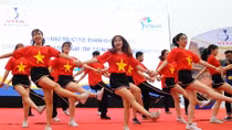 Sôi động điệu nhẩy flashmob trong lễ phát động “Nâng cao hình ảnh du khách Việt”