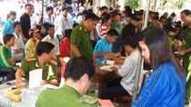 Chưa đủ tuổi lấy chồng, dùng tên chị gái để làm CMND