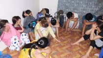 Đang đánh bạc, 4 "quí bà" bị cướp lột sạch vàng
