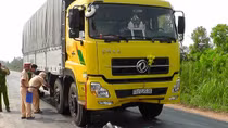 Đối đầu với xe tải, một người tử vong tại chỗ
