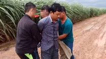 Mang cả chục ngàn USD đi thanh toán thuốc lá lậu