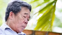 Có một “ông Sông Quê” qua sông, đắm mình… nhặt bóng