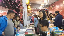 Nhiều sách giảm giá trong Phố sách xuân Bính Thân
