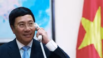 Phó Thủ tướng, Bộ trưởng Ngoại giao Phạm Bình Minh điện đàm với Ngoại trưởng Mỹ John Kerry 