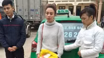 Kiều nữ thủ sẵn 5 dao phay đi vận chuyển ma túy