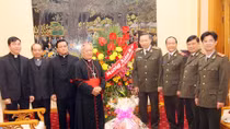 Tòa Tổng Giám mục Hà Nội thăm, chúc mừng Bộ Công an 