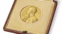 Nghĩa cử quanh việc đấu giá Huy chương Nobel