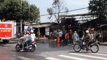 Khách hàng tá hỏa vì quán cơm bị cháy