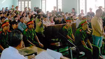 Tạm hoãn phiên tòa vì bị cáo bất ngờ… ‘câm điếc’