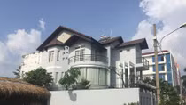 Đại gia khóc ròng vì thú chơi biệt thự 